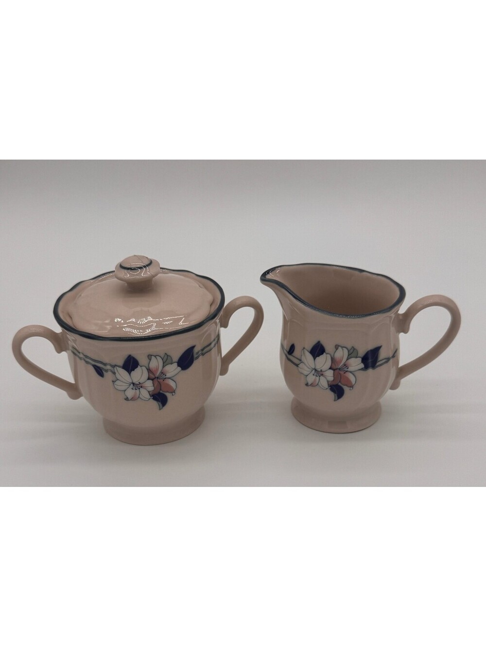 Vtg Epoch "New Apple Blossom" Scalloped Edge Sugar Bowl/Lid & 8 oz Creamer Set